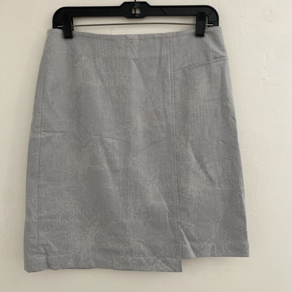 NEW NIC+ZOE Skirt 4 Straight Gray Textured Snake Print Asymmetric Hem Stretch
